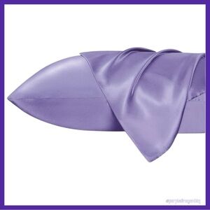 SATIN PILLOWCASES IN LILAC SET OF TWO QUEEN SIZE NWT